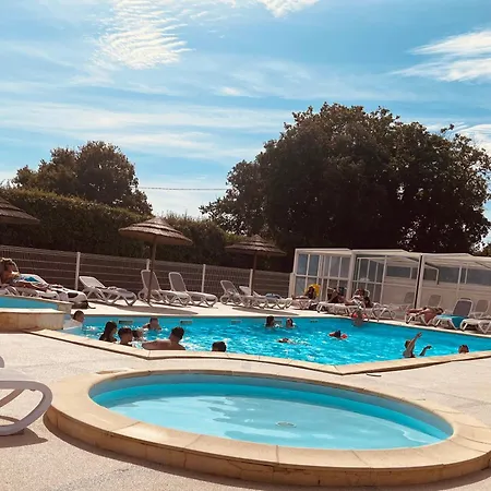 Camping Le Roc * Vairé